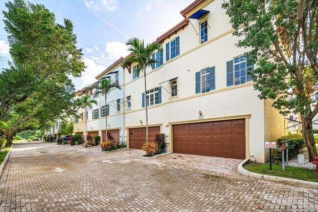 Building Photo - 824 Virginia Gardens Dr