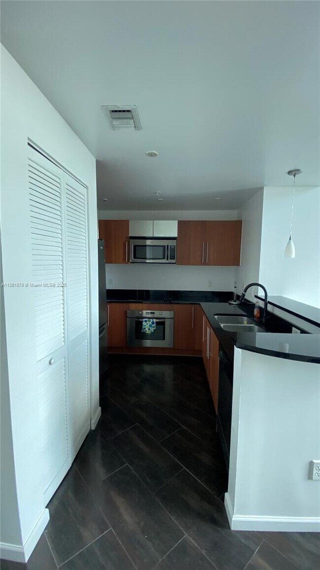 Building Photo - 300 S Biscayne Blvd