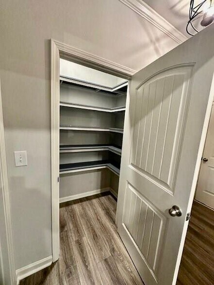 Building Photo - 778 Woodstock Grove Dr