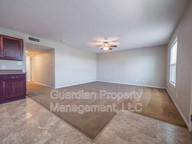 Building Photo - 214 E 1st St