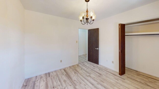 Building Photo - 403 Sunnyside Ave