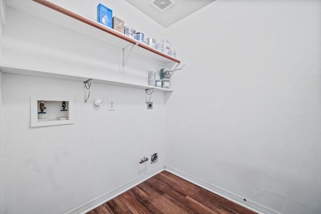 Building Photo - 3330 Red Cedar Dr