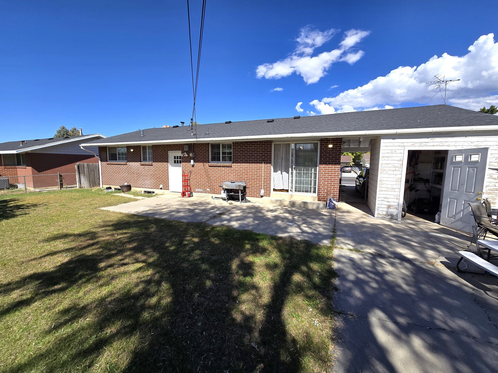 Building Photo - 9910 S Sego Lily Dr