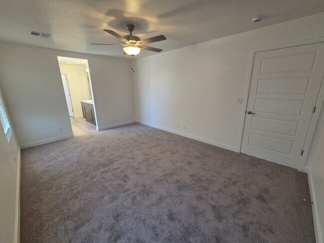 Building Photo - 1471 E White Desert Dr