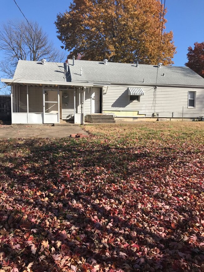 Building Photo - Charming home with a one car attached garage.