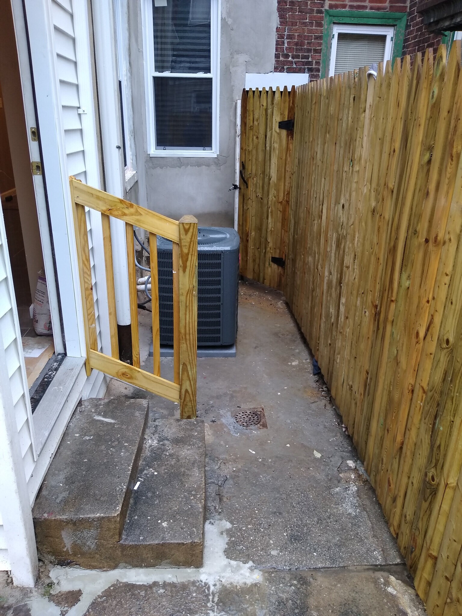 Building Photo - 2054 Ann St