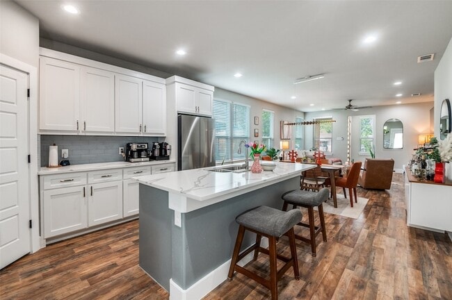 Building Photo - 2123 Ramsey Ave