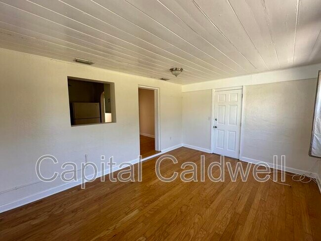 Building Photo - 18 N Meteor Ave