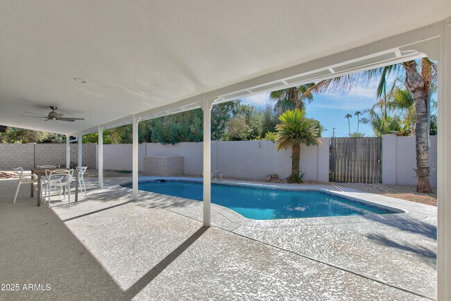 Building Photo - 4241 E Calle Tuberia