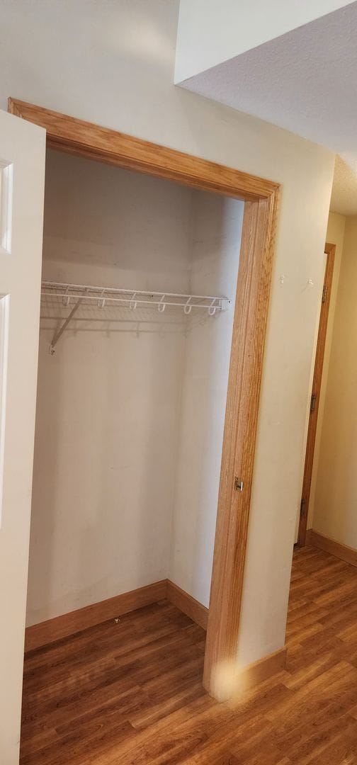 Building Photo - Beautiful 3 bedroom 3 bath End Unit Townhouse