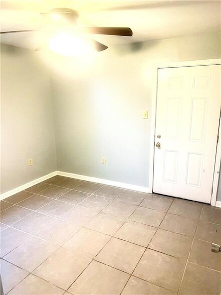 Building Photo - 13920 Wales St