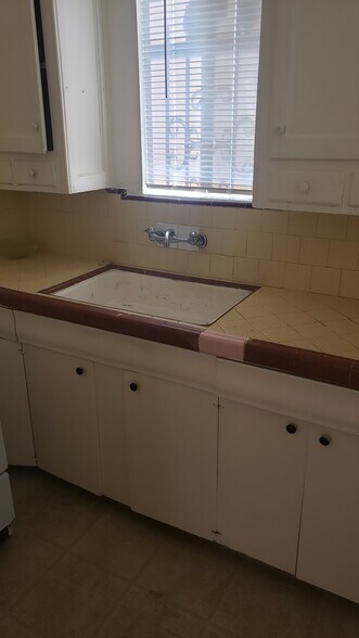 Primary Photo - 342 W 52nd Pl