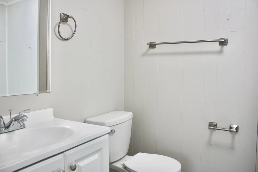 Building Photo - 413 W Limestone Rd