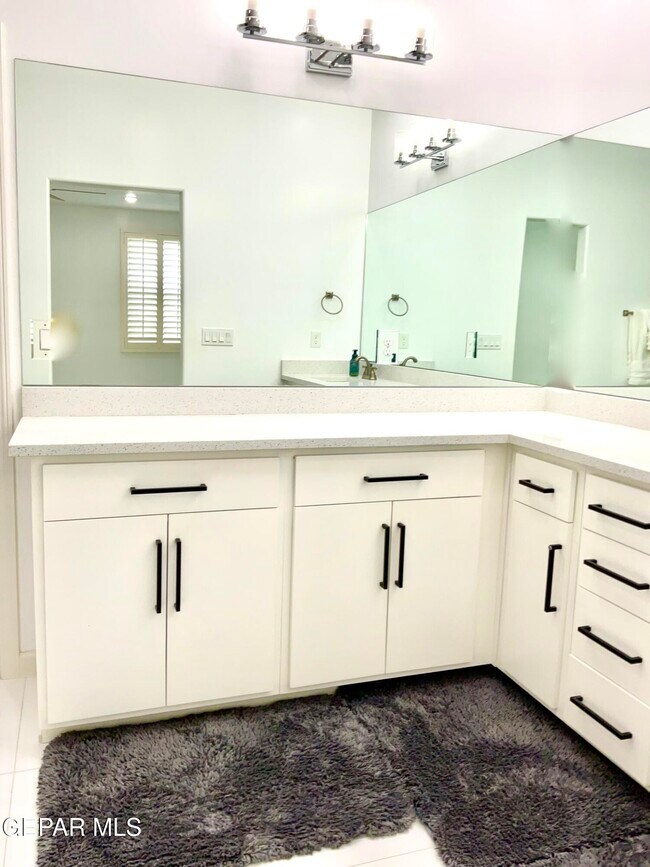 Building Photo - 8919 Eclipse St