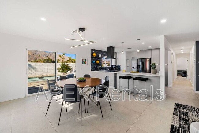 Building Photo - 945 N Buttonwillow Cir