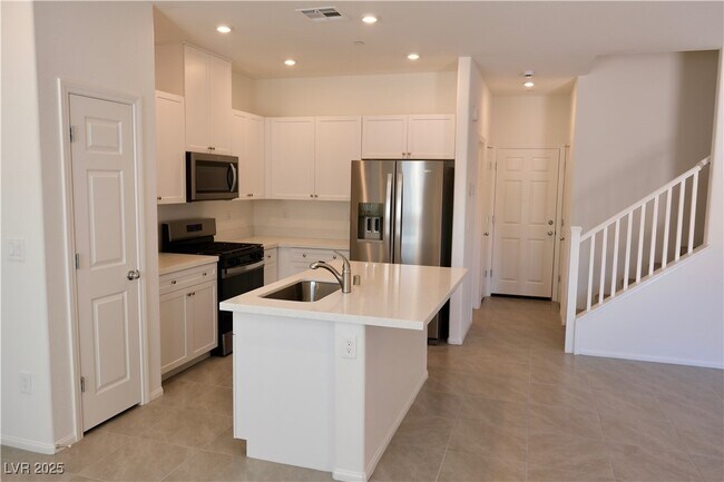 Building Photo - 1168 Heliodor Ave