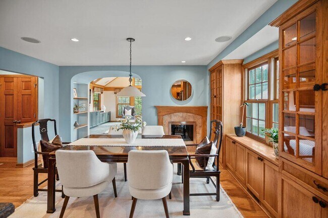 Building Photo - 5160 N Kent Ave