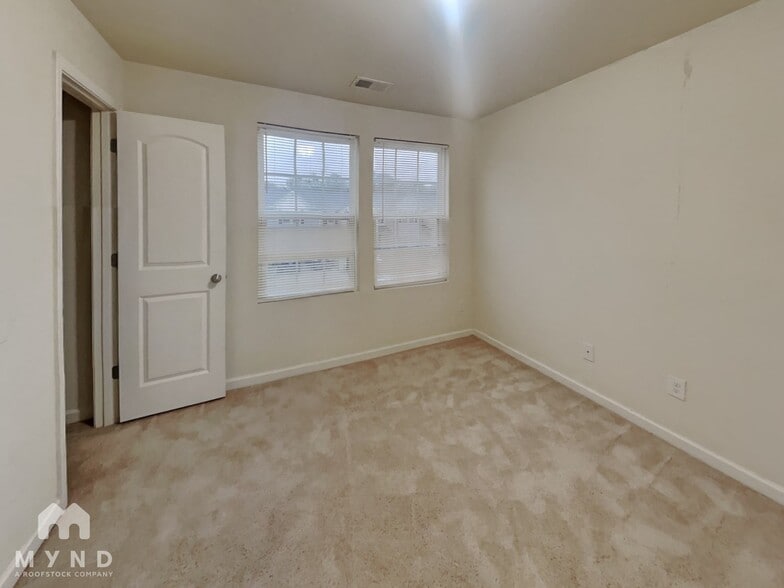 Building Photo - 2544 Piering Dr