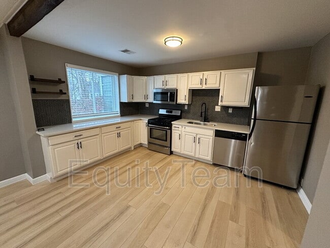 Building Photo - 8709 Pine Rd