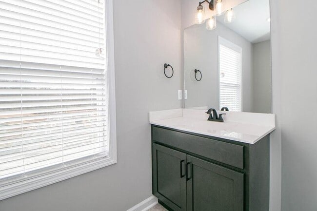 Building Photo - 1115-I6 Hillwood Dr