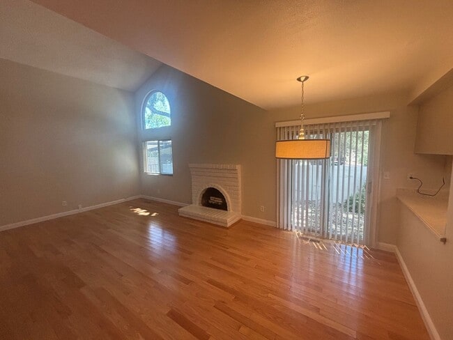 Building Photo - Updated 3 bedroom 2 bathroom Detached Townhome in Rincon Valley's Brush Creek Villas with A/C
