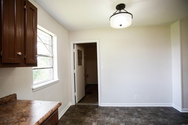 Building Photo - 2406 Belmoor Ave