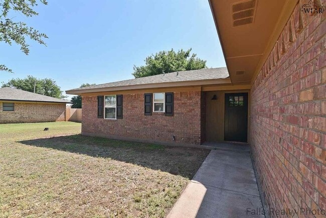 Building Photo - 915 Patricia St