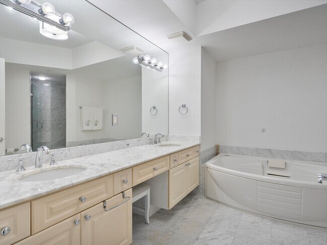 Building Photo - 3200 N Ocean Blvd