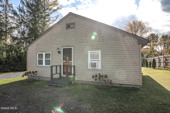 Building Photo - 10 Newark St