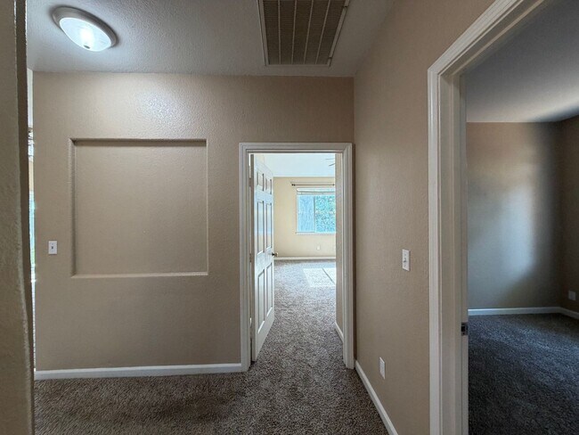 Building Photo - Single story home in Salida!