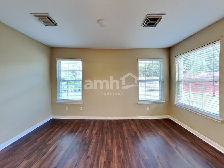 Building Photo - 6907 Oleander Grove Way