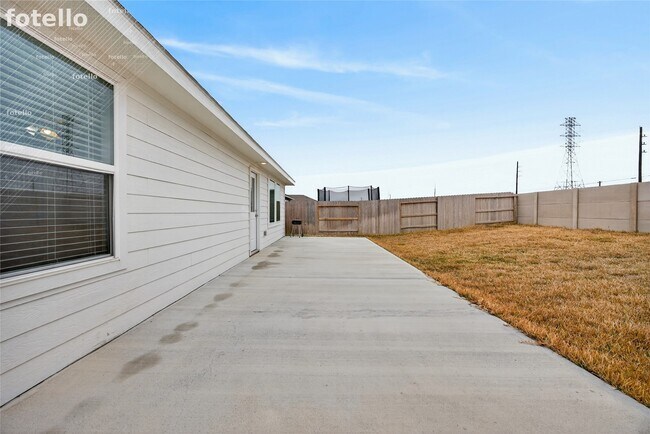 Building Photo - 6523 Water Oak Grn Ln