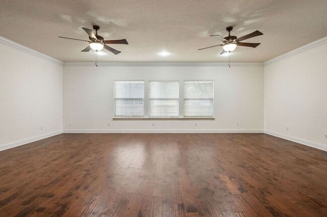 Building Photo - Sprawling 4-BR Niceville Rental with Gourmet Kitchen & 2-Car Garage!