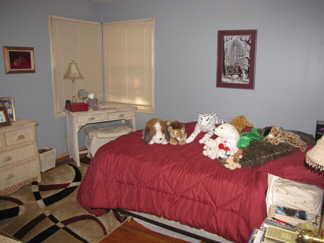 Building Photo - Great location in Richfield,*3Bed*1Bath single family home Avail Now!