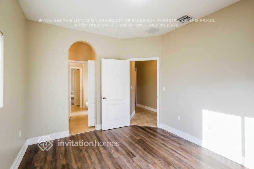 Building Photo - 15533 SW 13th Terrace