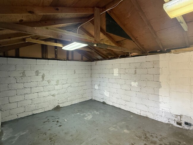 Building Photo - **AVAILABLE NOW** TOTAL ELECTRIC 2 or 3 Bedroom / 1 Bathroom Home for Rent in Columbus, GA***