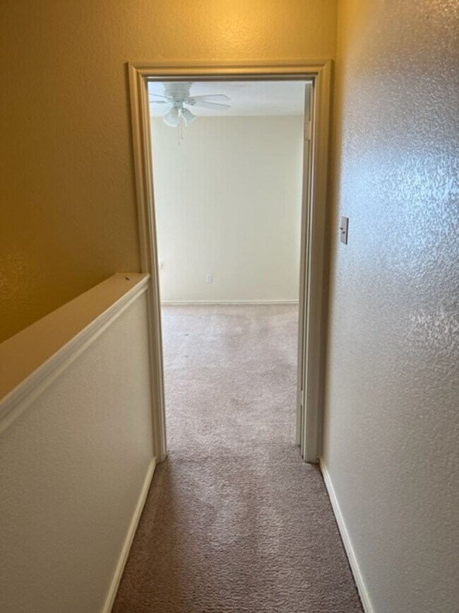 Building Photo - 913