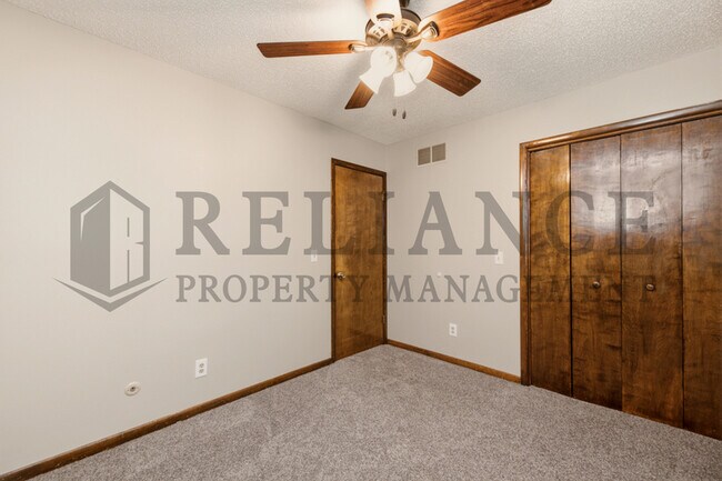 Building Photo - 428 Peach Tree Ln