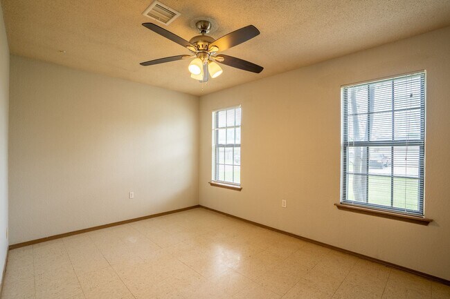 Building Photo - 3 Bed | 2 Bath | Broken Arrow