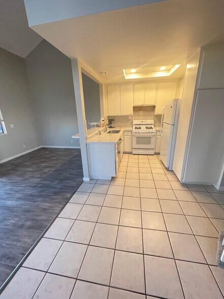 Building Photo - 27646 Nugget Dr