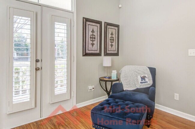 Building Photo - 1228 Island Pl E