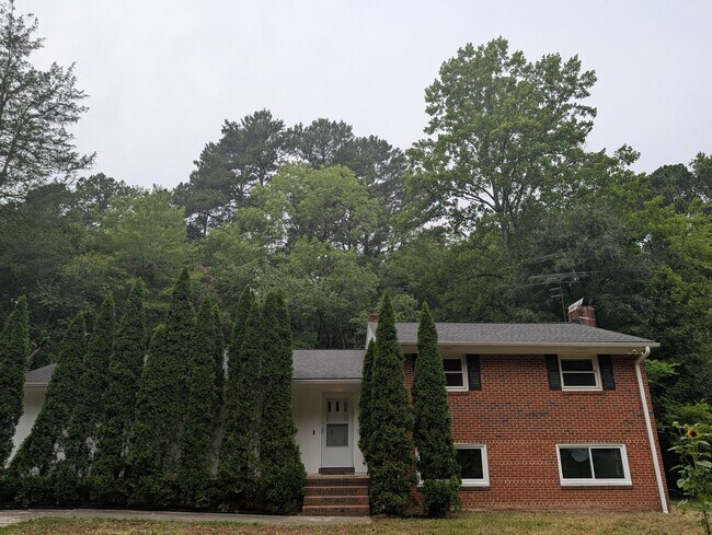 Building Photo - 514 Morreene Rd
