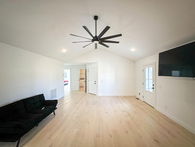 Building Photo - 46 Caden Ln