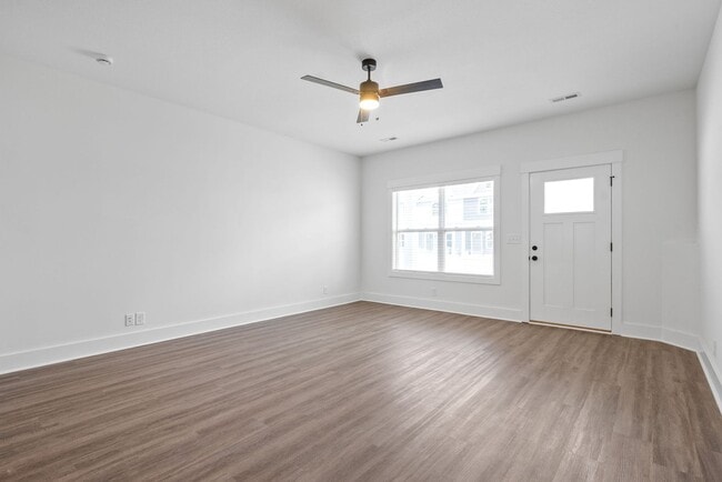 Building Photo - Luxury Townhome For Rent Near Billy Dunlop...