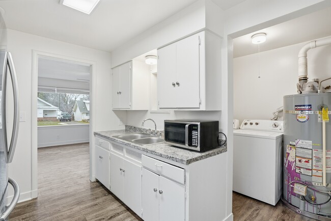 Building Photo - 2118 E Central Ave