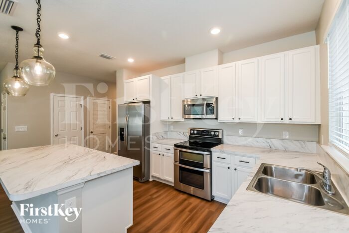 Building Photo - 205 Orient Dr