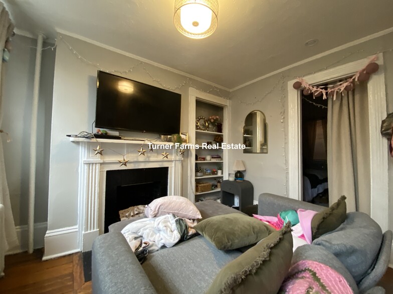 Building Photo - 5 Champney Pl