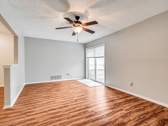 Building Photo - Cute home in Shawnee