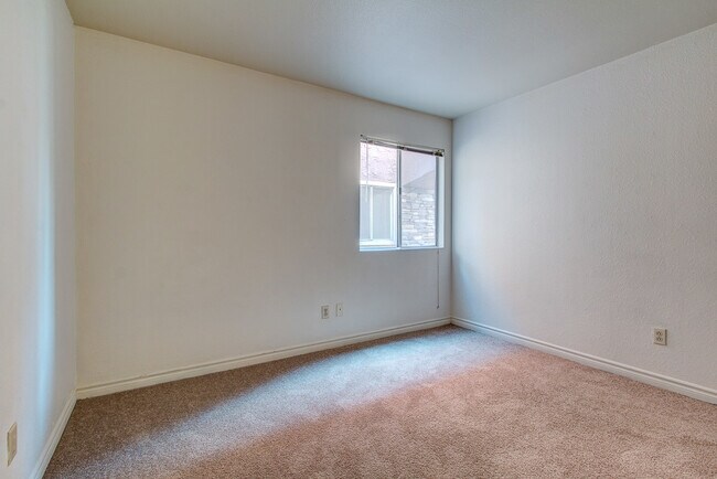 Building Photo - 5273 Indian River Dr