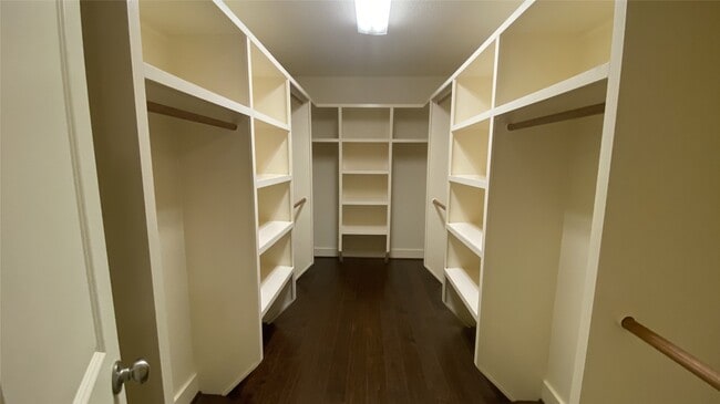 Building Photo - 6057 Yale St